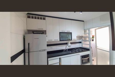 Cozinha de apartamento para alugar com 2 quartos, 57m² em Jardim Cláudia, São Paulo