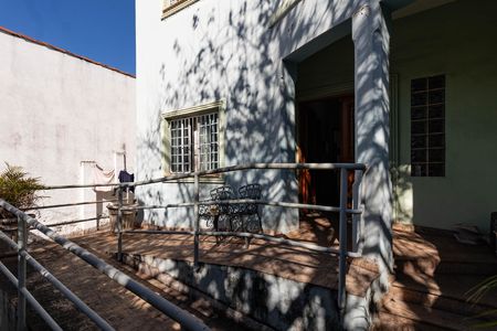 Casa à venda com 150m², 3 quartos e 3 vagas Casa à venda com 150m², 3 quartos e 3 vagasEntrada