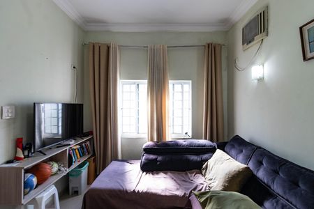 Casa à venda com 150m², 3 quartos e 3 vagas Casa à venda com 150m², 3 quartos e 3 vagasSala