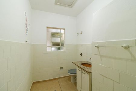 Banheiro de casa para alugar com 2 quartos, 70m² em Vila Paiva, São Paulo