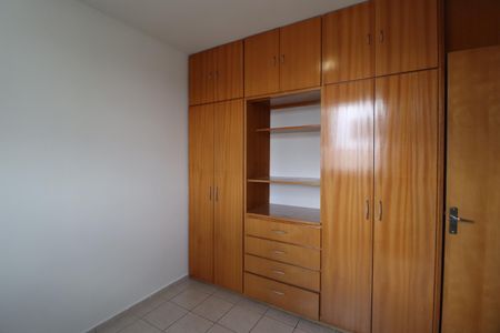 Quarto 2 de apartamento para alugar com 2 quartos, 60m² em Brasil, Uberlândia