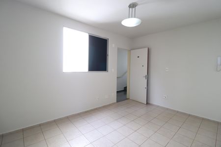 Sala de apartamento para alugar com 2 quartos, 60m² em Brasil, Uberlândia