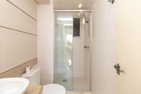 Banheiro Social de apartamento à venda com 3 quartos, 72m² em Cavalhada, Porto Alegre