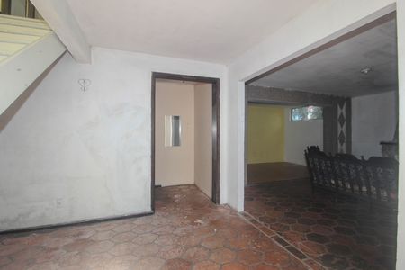Casa para alugar com 250m², 3 quartos e 3 vagasEscada