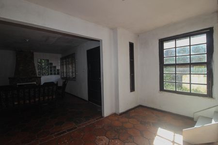 Casa para alugar com 250m², 3 quartos e 3 vagasEscada