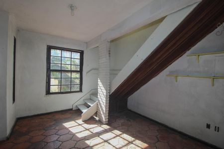 Casa para alugar com 250m², 3 quartos e 3 vagasEscada