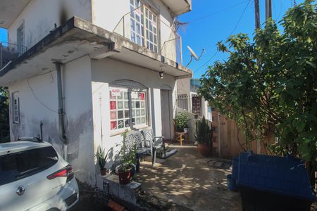 garagem de casa à venda com 3 quartos, 400m² em Espírito Santo, Porto Alegre