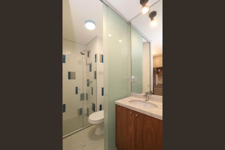 Banheiro de kitnet/studio para alugar com 1 quarto, 30m² em Sumarezinho, São Paulo