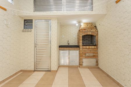 Casa à venda com 61m², 2 quartos e 2 vagasChurrasqueira