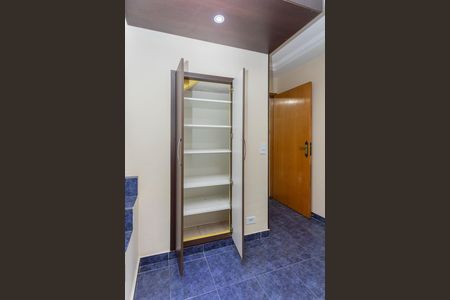 Casa à venda com 61m², 2 quartos e 2 vagasSala - Armário 