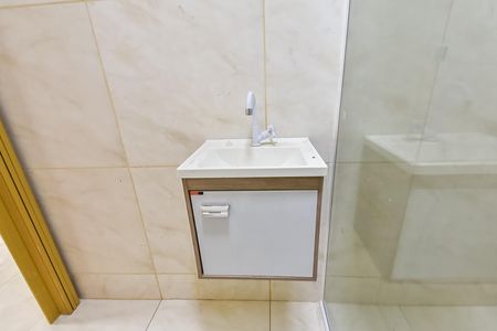 Banheiro de kitnet/studio para alugar com 1 quarto, 42m² em Liberdade, São Paulo