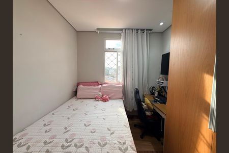 Apartamento para alugar com 130m², 3 quartos e 1 vagaQuarto