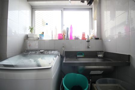 Apartamento à venda com 74m², 3 quartos e 1 vagaÁrea de Serviço