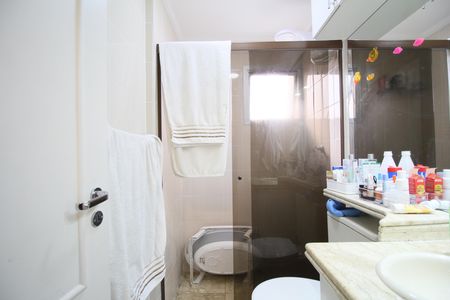 Banheiro de apartamento à venda com 3 quartos, 74m² em Vila Progredior, São Paulo