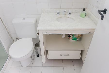 Apartamento para alugar com 50m², 2 quartos e 1 vaga Apartamento para alugar com 50m², 2 quartos e 1 vagaBanheiro da Suíte 1