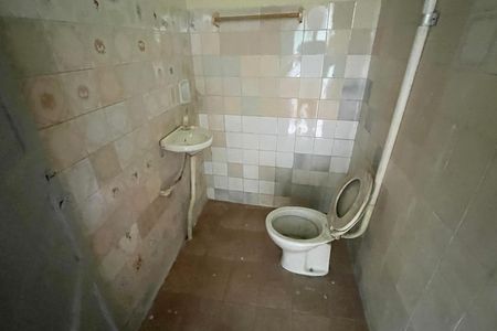 Banheiro de kitnet/studio para alugar com 1 quarto, 25m² em Vila Leopoldina, Duque de Caxias