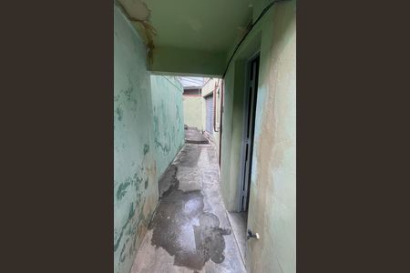 Corredor de kitnet/studio para alugar com 1 quarto, 25m² em Vila Leopoldina, Duque de Caxias