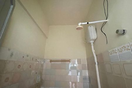 Banheiro de kitnet/studio para alugar com 1 quarto, 25m² em Vila Leopoldina, Duque de Caxias