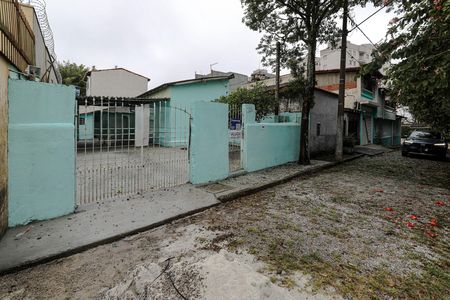 Casa para alugar com 120m², 2 quartos e 2 vagasFachada