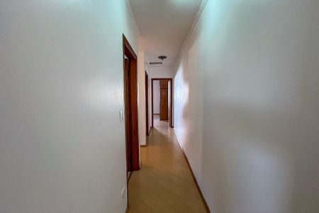 Casa à venda com 210m², 4 quartos e 3 vagasCorredor