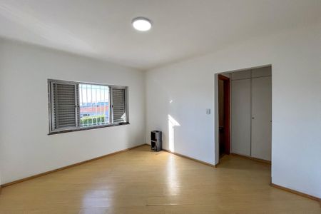 Casa à venda com 210m², 4 quartos e 3 vagasSuite