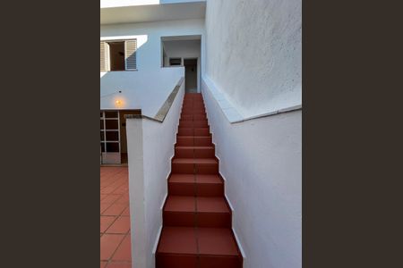 Casa à venda com 210m², 4 quartos e 3 vagasEscada externo