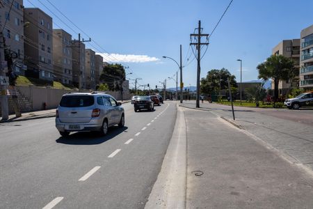 Vista da Rua de apartamento para alugar com 2 quartos, 57m² em Campo Grande, Rio de Janeiro