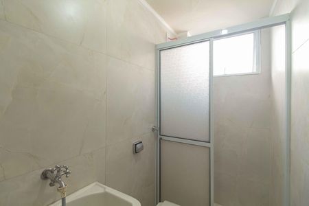 Banheiro e área de serviço de apartamento para alugar com 0 quarto, 40m² em Liberdade, São Paulo
