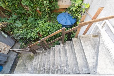 Casa para alugar com 200m², 2 quartos e sem vaga Casa para alugar com 200m², 2 quartos e sem vagaEscada