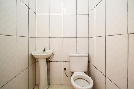 Banheiro de casa para alugar com 1 quarto, 70m² em Parque Santa Teresa, Cotia