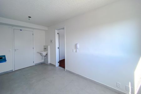 Sala de apartamento para alugar com 1 quarto, 27m² em Parque Industrial Tomas Edson, São Paulo