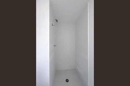 Banheiro da Suíte de apartamento para alugar com 1 quarto, 27m² em Parque Industrial Tomas Edson, São Paulo