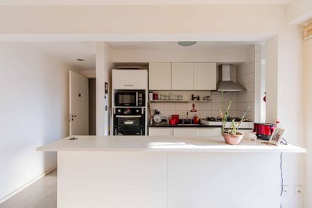 Cozinha de apartamento para alugar com 1 quarto, 64m² em Vila Anglo Brasileira, São Paulo
