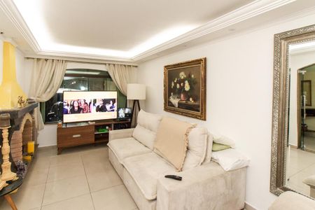 Casa à venda com 350m², 4 quartos e 2 vagas Casa à venda com 350m², 4 quartos e 2 vagasSala