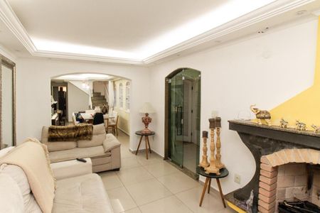 Casa à venda com 4 quartos, 350m² em Vila Nilo, São Paulo