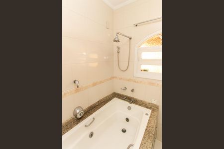 Casa à venda com 350m², 4 quartos e 2 vagas Casa à venda com 350m², 4 quartos e 2 vagasBanheiro da Suíte