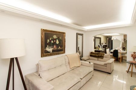 Casa à venda com 350m², 4 quartos e 2 vagas Casa à venda com 350m², 4 quartos e 2 vagasSala
