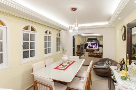Casa à venda com 350m², 4 quartos e 2 vagas Casa à venda com 350m², 4 quartos e 2 vagasSala de Jantar