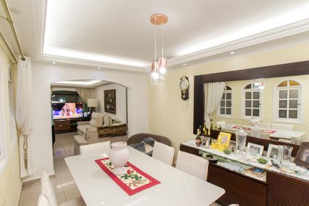 Casa à venda com 350m², 4 quartos e 2 vagas Casa à venda com 350m², 4 quartos e 2 vagasSala de Jantar