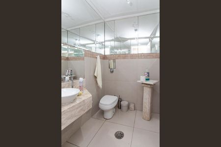 Casa à venda com 350m², 4 quartos e 2 vagas Casa à venda com 350m², 4 quartos e 2 vagasSala - Lavabo