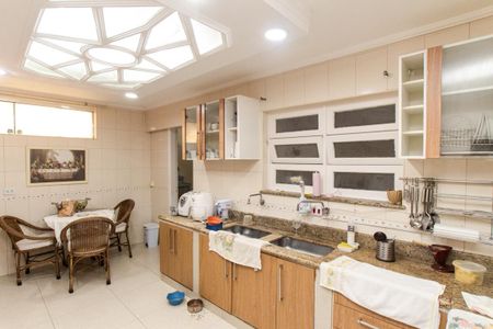 Casa à venda com 350m², 4 quartos e 2 vagas Casa à venda com 350m², 4 quartos e 2 vagasCozinha