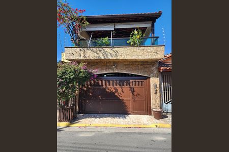 Fachada de casa à venda com 4 quartos, 350m² em Vila Nilo, São Paulo