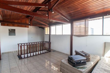 Casa à venda com 350m², 4 quartos e 2 vagas Casa à venda com 350m², 4 quartos e 2 vagasEdícula - Quarto