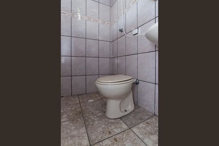 Casa à venda com 350m², 4 quartos e 2 vagas Casa à venda com 350m², 4 quartos e 2 vagasEdícula - Banheiro 2