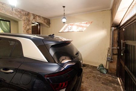 Garagem de casa à venda com 4 quartos, 350m² em Vila Nilo, São Paulo