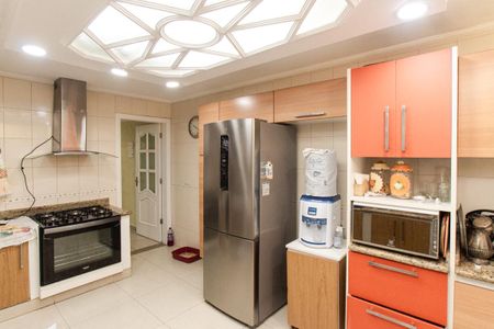 Casa à venda com 350m², 4 quartos e 2 vagas Casa à venda com 350m², 4 quartos e 2 vagasCozinha