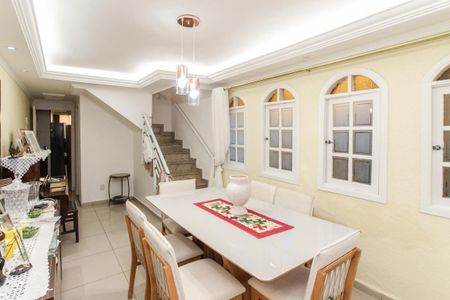 Casa à venda com 350m², 4 quartos e 2 vagas Casa à venda com 350m², 4 quartos e 2 vagasSala de Jantar