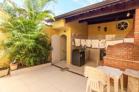Casa à venda com 350m², 4 quartos e 2 vagas Casa à venda com 350m², 4 quartos e 2 vagasÁrea de Serviço