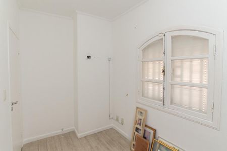 Casa à venda com 350m², 4 quartos e 2 vagas Casa à venda com 350m², 4 quartos e 2 vagasQuarto
