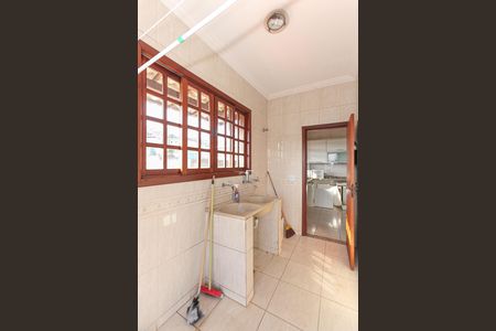 Casa à venda com 3 quartos, 405m² em Olaria, Contagem